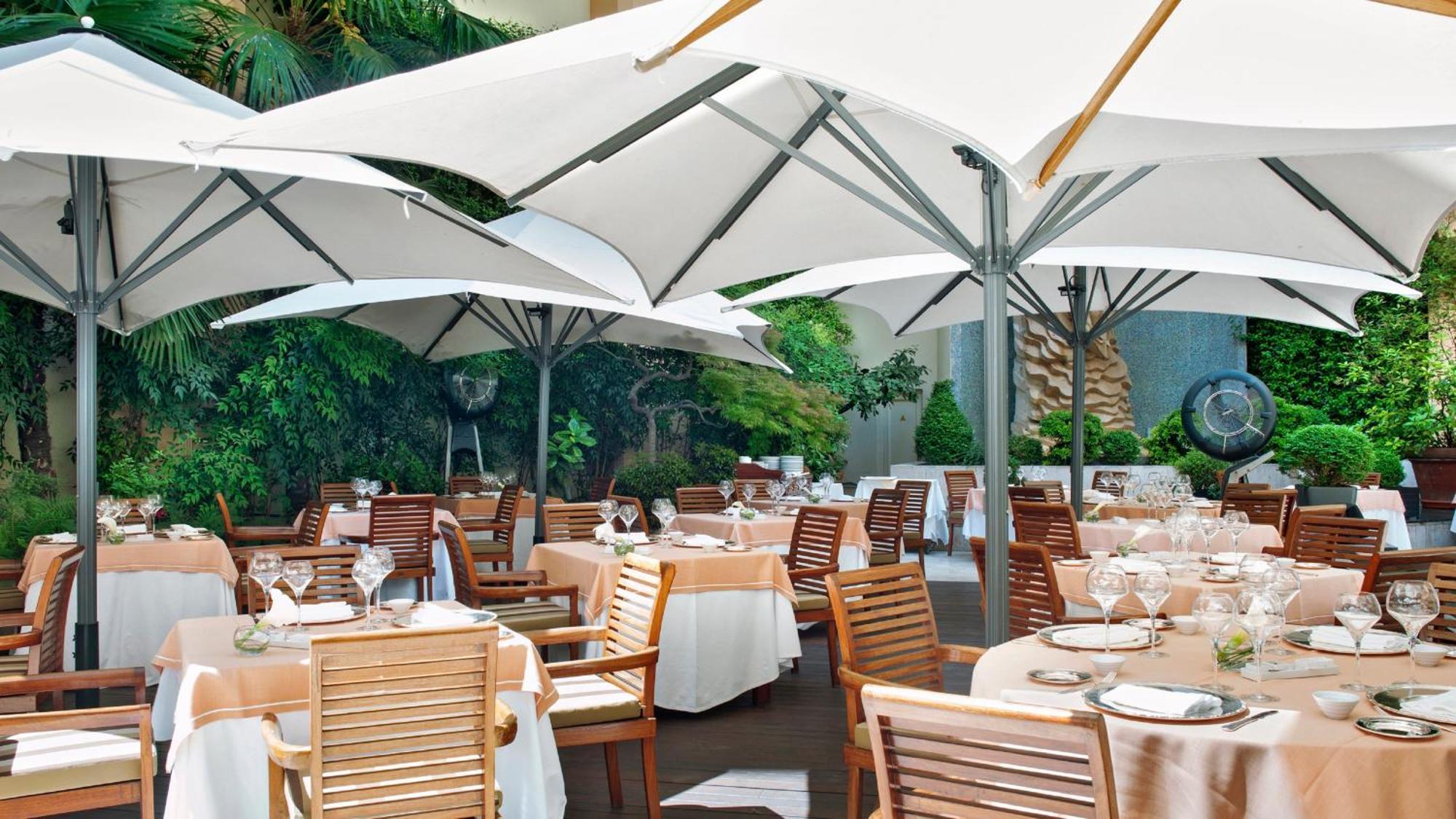 Intercontinental Madrid By Ihg Hotel Bagian luar foto